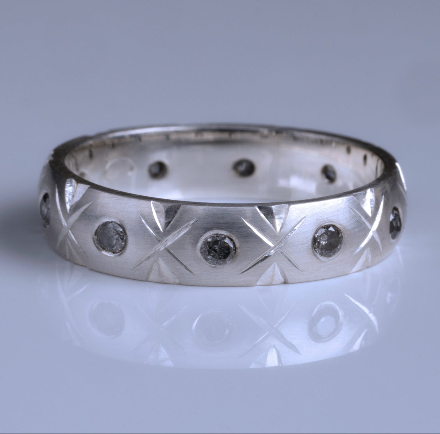 Shiny Criss Cross ring